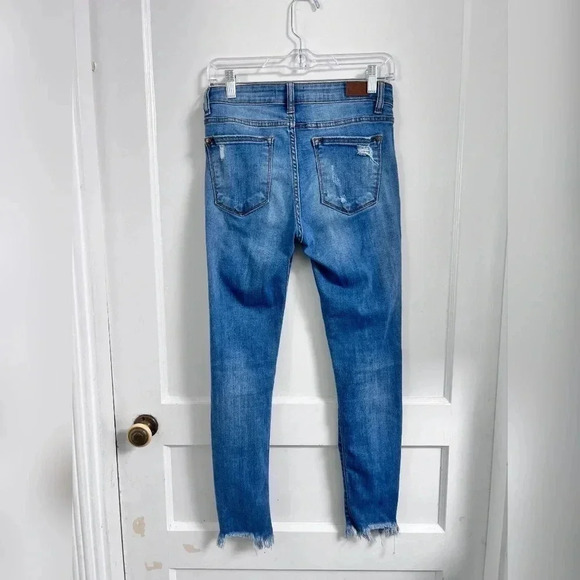 Judy Blue Boyfriend Jeans- Mid Rise, Slim Fit Distressed Bottoms Size 26 - Picture 4 of 4